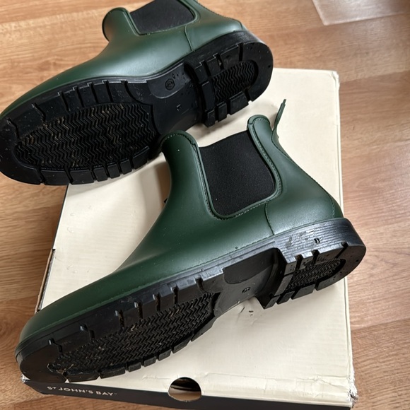 St. John’s Bay Castine Rain boots - Picture 4 of 4